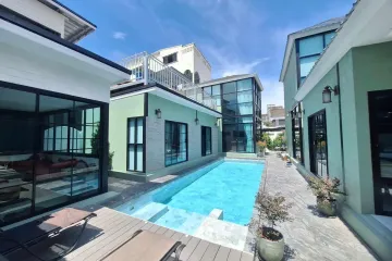 4 Bedroom Villa for rent in Talat Nuea, Phuket