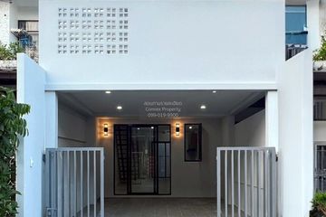 2 Bedroom Townhouse for sale in Khlong Kum, Bangkok