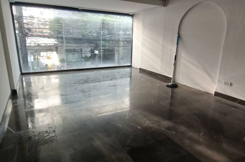 1 Bedroom Commercial for rent in Khlong Tan Nuea, Bangkok