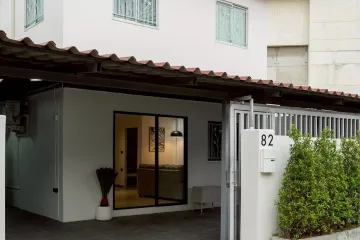 3 Bedroom House for rent in Sam Sen Nok, Bangkok near MRT Phawana