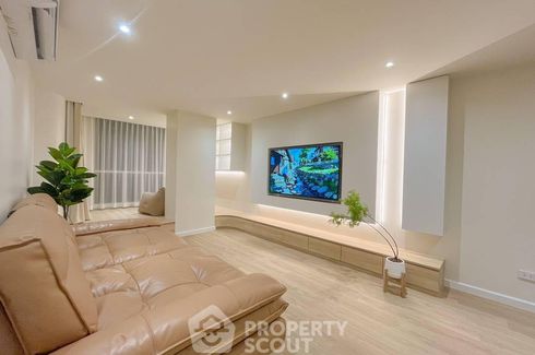 2 Bedroom Condo for sale in Thaweephol Tower, Chang Phueak, Chiang Mai