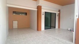 3 Bedroom Townhouse for sale in Khlong Sam, Pathum Thani
