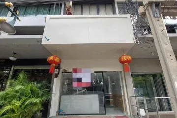 4 Bedroom Commercial for Sale or Rent in Khlong Tan Nuea, Bangkok
