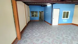 3 Bedroom Townhouse for sale in Kheha Lampang, Phra Bat, Lampang