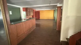 3 Bedroom Commercial for rent in Khlong Tan Nuea, Bangkok