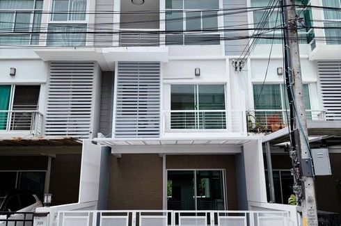 3 Bedroom Townhouse for sale in The Metro Rama 9, Prawet, Bangkok