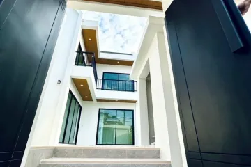 3 Bedroom Villa for sale in Wichit, Phuket