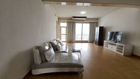 3 Bedroom Condo for rent in Khlong Tan Nuea, Bangkok