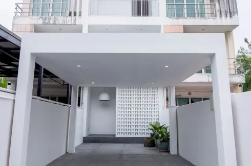 4 Bedroom House for sale in Chan Kasem, Bangkok near MRT Chankasem