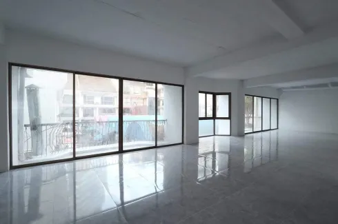 Commercial for rent in One Oasis, Lumpini, Bangkok near BTS Ploen Chit