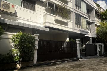 4 Bedroom House for rent in Phra Khanong Nuea, Bangkok