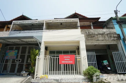 2 Bedroom Townhouse for sale in Bang Khu Rat, Nonthaburi