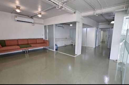 1 Bedroom Commercial for rent in Khlong Toei Nuea, Bangkok near BTS Asoke