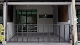 3 Bedroom Townhouse for sale in Khlong Kum, Bangkok