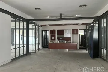 Commercial for rent in Khlong Tan Nuea, Bangkok