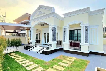 3 Bedroom House for sale in Na Kluea, Chonburi