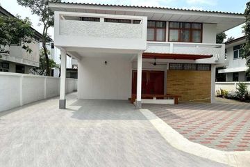 4 Bedroom House for rent in Bang Chak, Bangkok near BTS Punnawithi