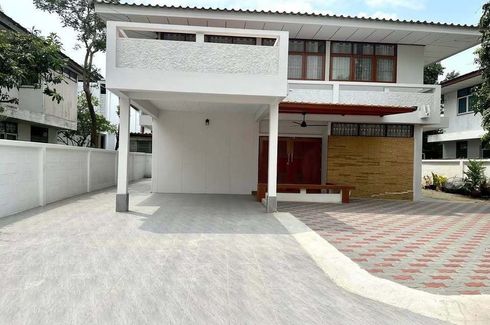 4 Bedroom House for rent in Bang Chak, Bangkok near BTS Punnawithi