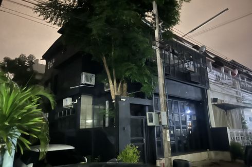 6 Bedroom Townhouse for rent in Phlapphla, Bangkok