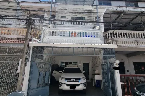 4 Bedroom Townhouse for rent in Huai Khwang, Bangkok