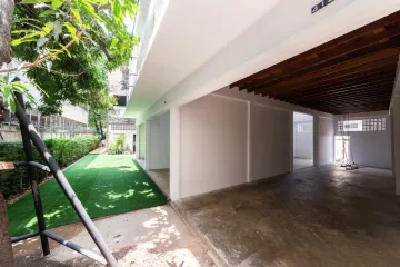 Commercial for sale in Ban Phan Thom, Bangkok near MRT Democracy Monument