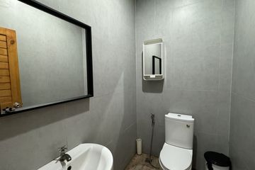 Commercial for rent in Phra Khanong, Bangkok near BTS Ekkamai