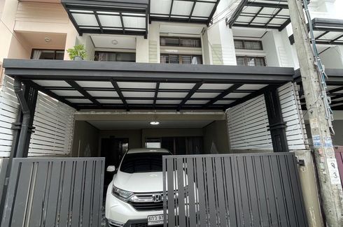 3 Bedroom Townhouse for sale in Baan Klang Muang Ratchada - Mengjai, Wang Thonglang, Bangkok near MRT Huai Khwang