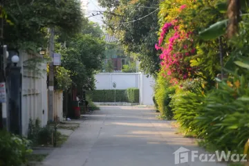 4 Bedroom Townhouse for sale in Phra Khanong Nuea, Bangkok