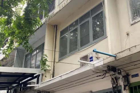 2 Bedroom Townhouse for rent in Si Phraya, Bangkok near BTS Surasak