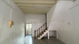 2 Bedroom Townhouse for rent in Si Phraya, Bangkok near BTS Surasak