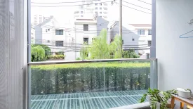 2 Bedroom Condo for sale in Via 49, Khlong Tan Nuea, Bangkok near BTS Phrom Phong