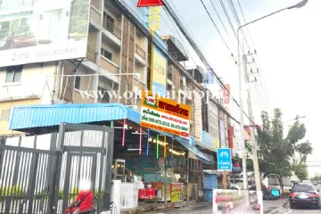 8 Bedroom Townhouse for sale in Krathum Lom, Nakhon Pathom