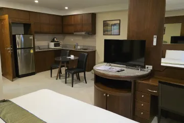 1 Bedroom Condo for sale in The Whitehouse Condotel, Nong Prue, Chonburi