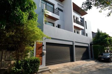 3 Bedroom House for rent in Khlong Tan Nuea, Bangkok