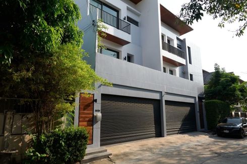 3 Bedroom House for rent in Khlong Tan Nuea, Bangkok