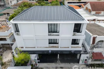 5 Bedroom House for rent in Khlong Toei, Bangkok