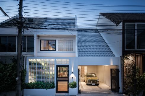 3 Bedroom Townhouse for rent in Khlong Tan Nuea, Bangkok