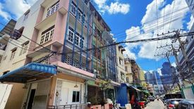 1 Bedroom Townhouse for rent in Bang Rak, Bangkok near BTS Charoen Nakhon