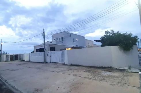 3 Bedroom Villa for sale in 180 BANGPU BEACH HOUSE, Bang Pu, Samut Prakan