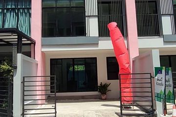 3 Bedroom Townhouse for sale in Baan Thananda Theparak Km.24, Bang Sao Thong, Samut Prakan