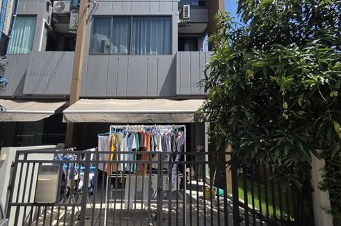 3 Bedroom Townhouse for sale in Baan Klang Muang Phaholyothin-Ramintra, Tha Raeng, Bangkok