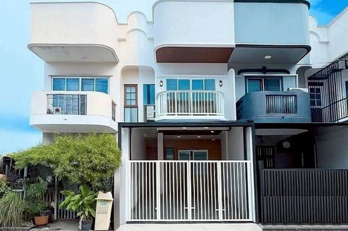 2 Bedroom Townhouse for sale in Baan 84 Mansion, Wang Thonglang, Bangkok
