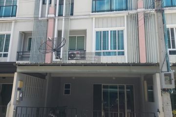 3 Bedroom Townhouse for rent in Patio Pattanakarn, Suan Luang, Bangkok