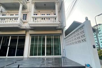 3 Bedroom Townhouse for rent in Huai Khwang, Bangkok near MRT Huai Khwang