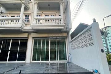 3 Bedroom Townhouse for rent in Huai Khwang, Bangkok near MRT Huai Khwang