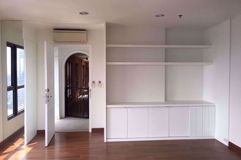 2 Bedroom Condo for sale in The Crest Phahonyothin 11, Phaya Thai, Bangkok near BTS Saphan Kwai