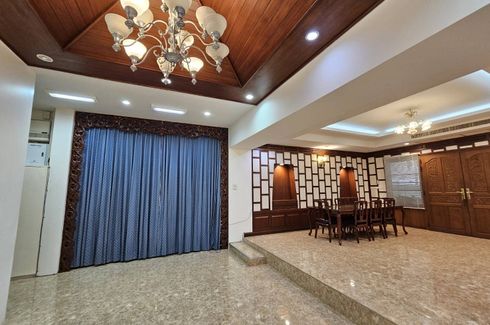 4 Bedroom House for sale in Khlong Tan Nuea, Bangkok near BTS Thong Lo