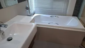 2 Bedroom Condo for rent in The Crest Sukhumvit 49, Khlong Tan Nuea, Bangkok near BTS Thong Lo