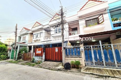 3 Bedroom Townhouse for sale in Talat Khwan, Nonthaburi near MRT Ministry of Public Health