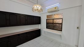 3 Bedroom Townhouse for rent in Khlong Tan Nuea, Bangkok